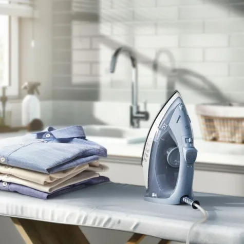 PLANCHA ELECTROLUX VAPOR - 1500W  ES110 BASE ADHERENTE