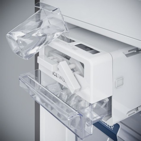 HELADERA 2P ELECTROLUX IM8S FREZZER ABAJO 590L SILVER